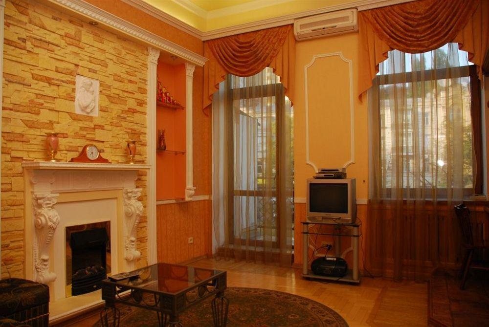 Pecherskie Lipki Hotel เคียฟ ภายนอก รูปภาพ